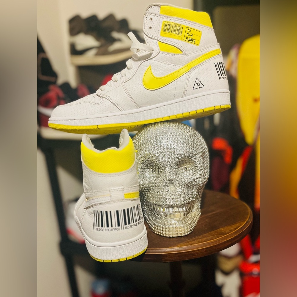 Air Jordan 1 First Class - image 2